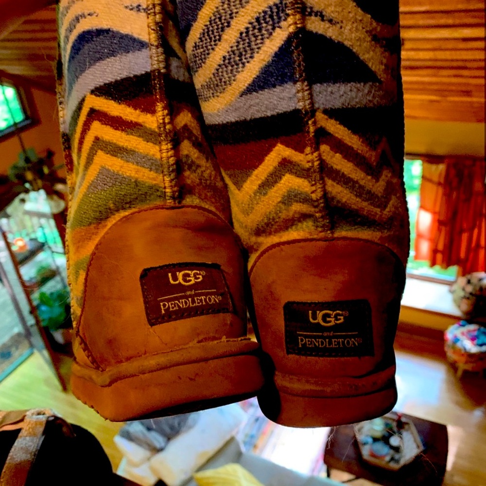 *RARE* Ugg x Pendleton collab boot